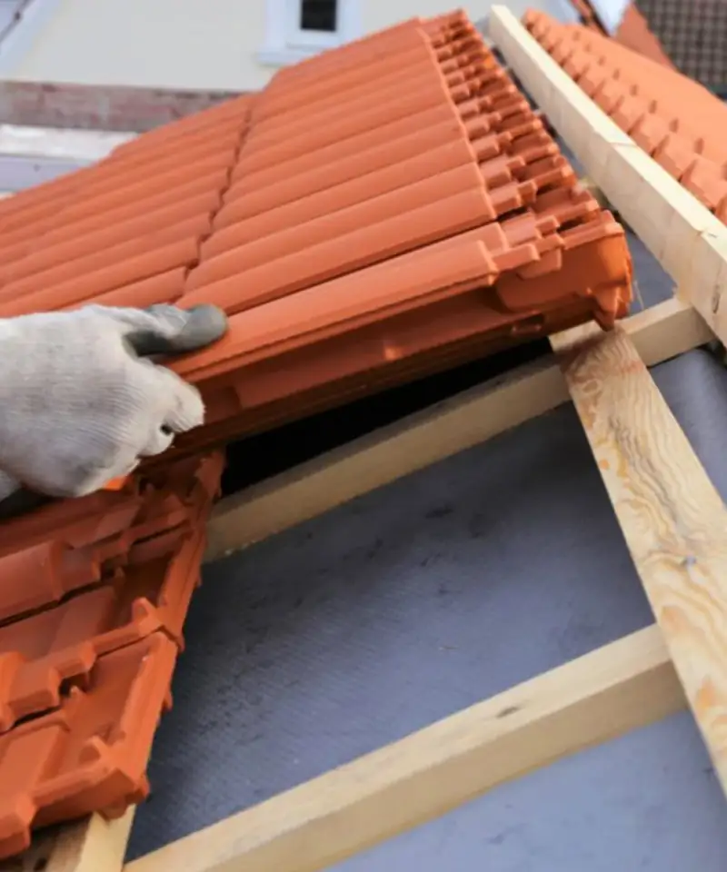 Chantier de réparation de toiture en Charente